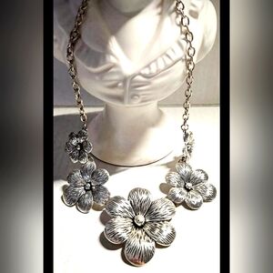 Silvertone Floral Necklace